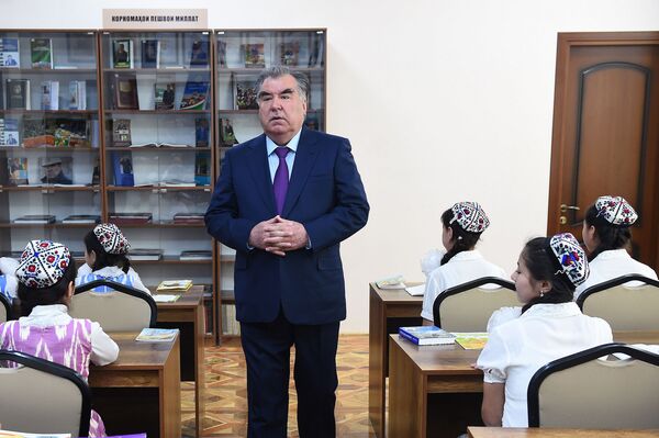 Эмомали Рахмон открыл новое здание библиотеки, исторического музея Курушкада и музыкальной школы №2, которая построена в современном стиле - Sputnik Таджикистан
