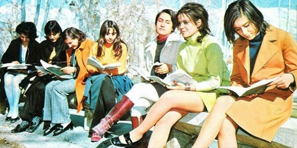 От мини до буркини: почему в Иране победила Исламская революция - Sputnik Таджикистан