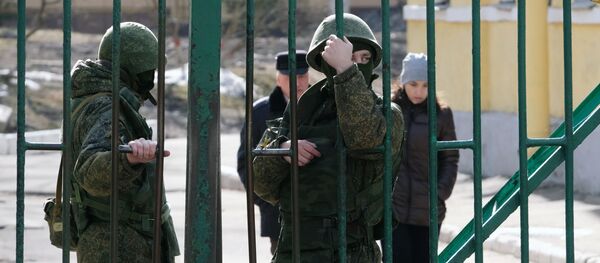 Военнослужащие у здания Военно-космической академии имени А. Ф. Можайского в Санкт-Петербурге Военнослужащие у здания Военно-космической академии имени А. Ф. Можайского в Санкт-Петербурге - Sputnik Таджикистан