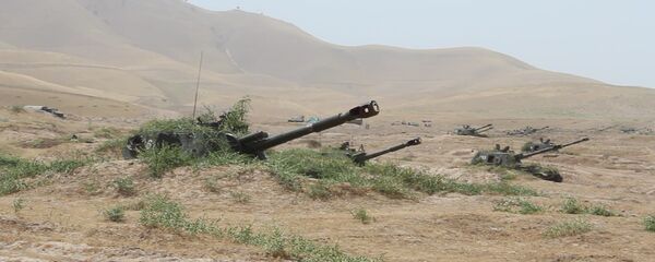 На полигоне Ляур с артиллеристами 201 военной базы в Таджикистане проведено учение по управлению огнем артиллерии - Sputnik Тоҷикистон