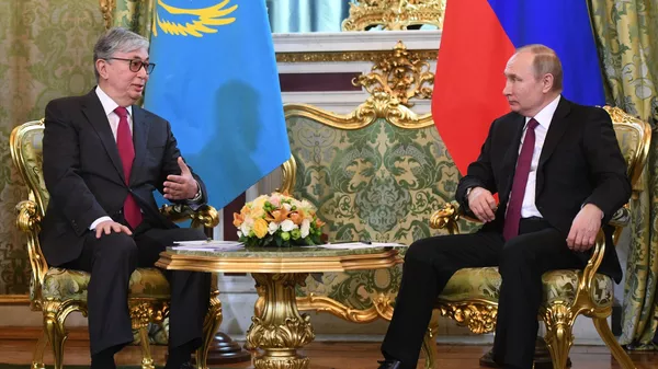 Президент РФ Владимир Путин и президент Казахстана Касым-Жомарт Токаев - Sputnik Тоҷикистон