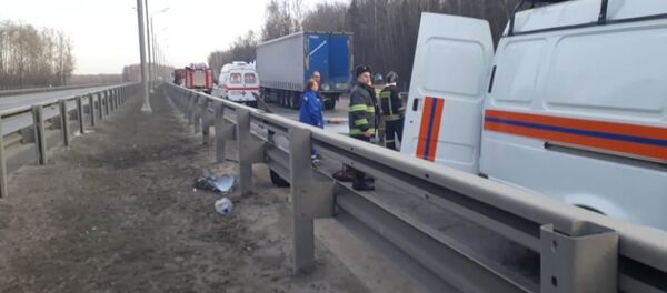 ДТП с фурой и микроавтобусом в Домодедово. 4 апреля 2019 - Sputnik Таджикистан