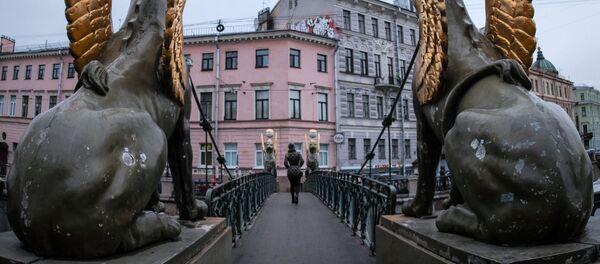 Грифоны Банковского моста в Санкт-Петербурге - Sputnik Таджикистан