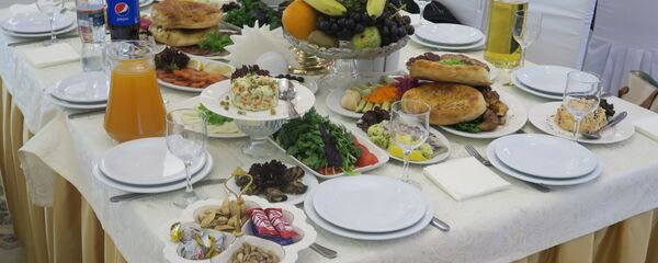 Угощения на узбекской свадьбе Угощения на узбекской свадьбе - Sputnik Тоҷикистон