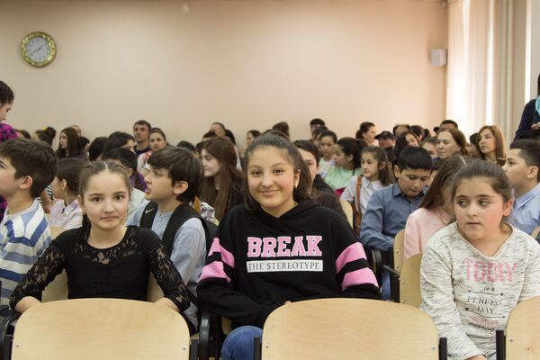 Культурный центр НУР провел школьную олимпиаду для школьников-таджиков - Sputnik Таджикистан