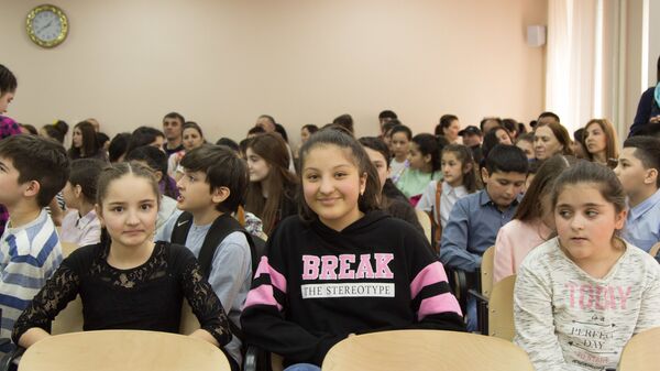 Культурный центр НУР провел школьную олимпиаду для школьников-таджиков - Sputnik Таджикистан