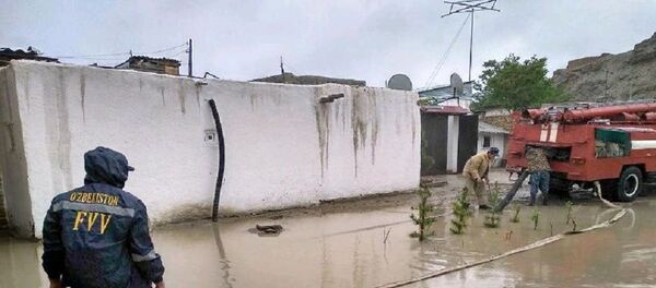 Затопленные улицы в Узбекистане - Sputnik Тоҷикистон