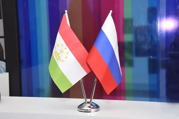 Парчами Тоҷикистон ва Русия Парчами Тоҷикистон ва Русия - Sputnik Тоҷикистон