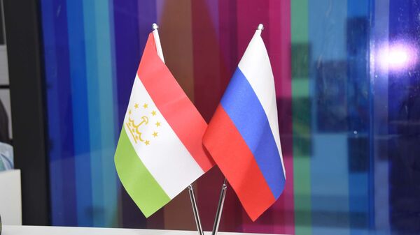 Флаг России и Таджикистана Флаг России и Таджикистана - Sputnik Тоҷикистон