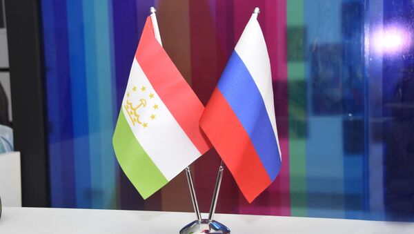 Флаг России и Таджикистана - Sputnik Тоҷикистон