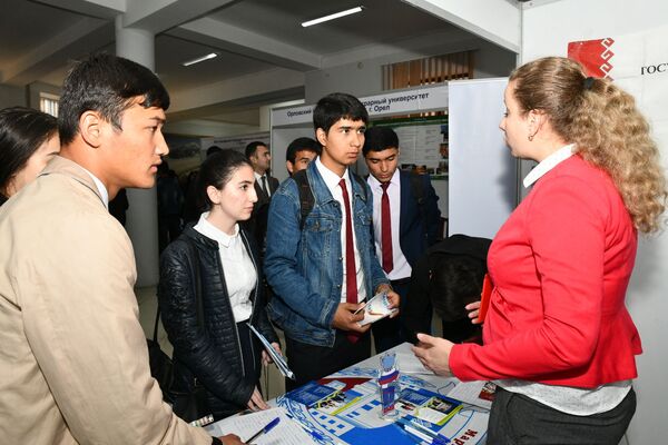 Восьмая международная выставка-ярмарка Российское образование Душанбе-2019 - Sputnik Таджикистан