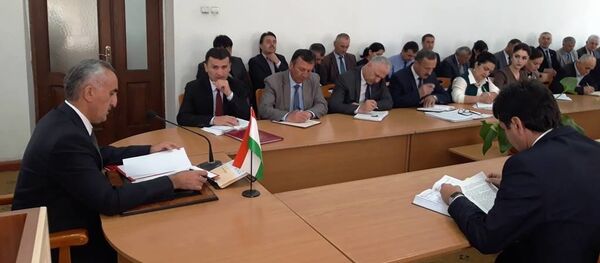 Ёдгор Файзов, раиси ВМКБ дар ҷаласаи назоратӣ - Sputnik Тоҷикистон