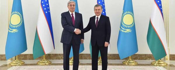 Президент Республики Узбекистан Шавкат Мирзиеев и Президент Республики Казахстан Касым-Жомарт Токаев  - Sputnik Тоҷикистон