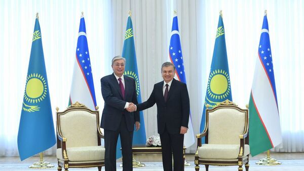 Президент Республики Узбекистан Шавкат Мирзиёев и президент Республики Казахстан Касым-Жомарт Токаев  - Sputnik Таджикистан