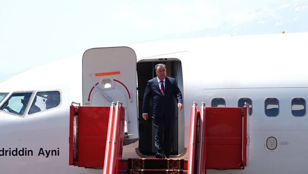 Прибытие президента Таджикистана в Москву - Sputnik Таджикистан