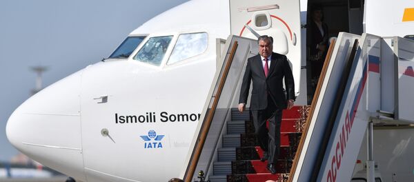 Прилет президента Таджикистана Эмомали Рахмона в Москву - Sputnik Тоҷикистон