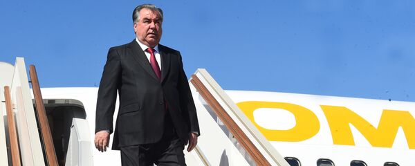 Президент Таджикистана Эмомали Рахмон прилетел в Москву Президент Таджикистана Эмомали Рахмон прилетел в Москву - Sputnik Тоҷикистон