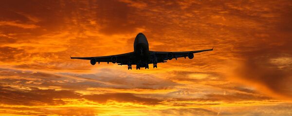 Самолет на закате, архивное фото Самолет на закате, архивное фото - Sputnik Тоҷикистон