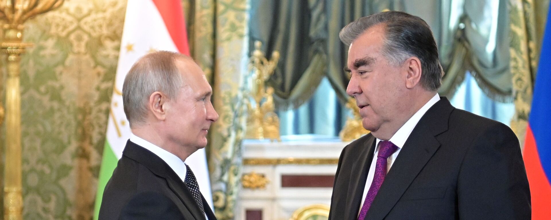 Президент РФ В. Путин встретился с президентом Таджикистана Э. Рахмон - Sputnik Таджикистан, 1920, 05.10.2021