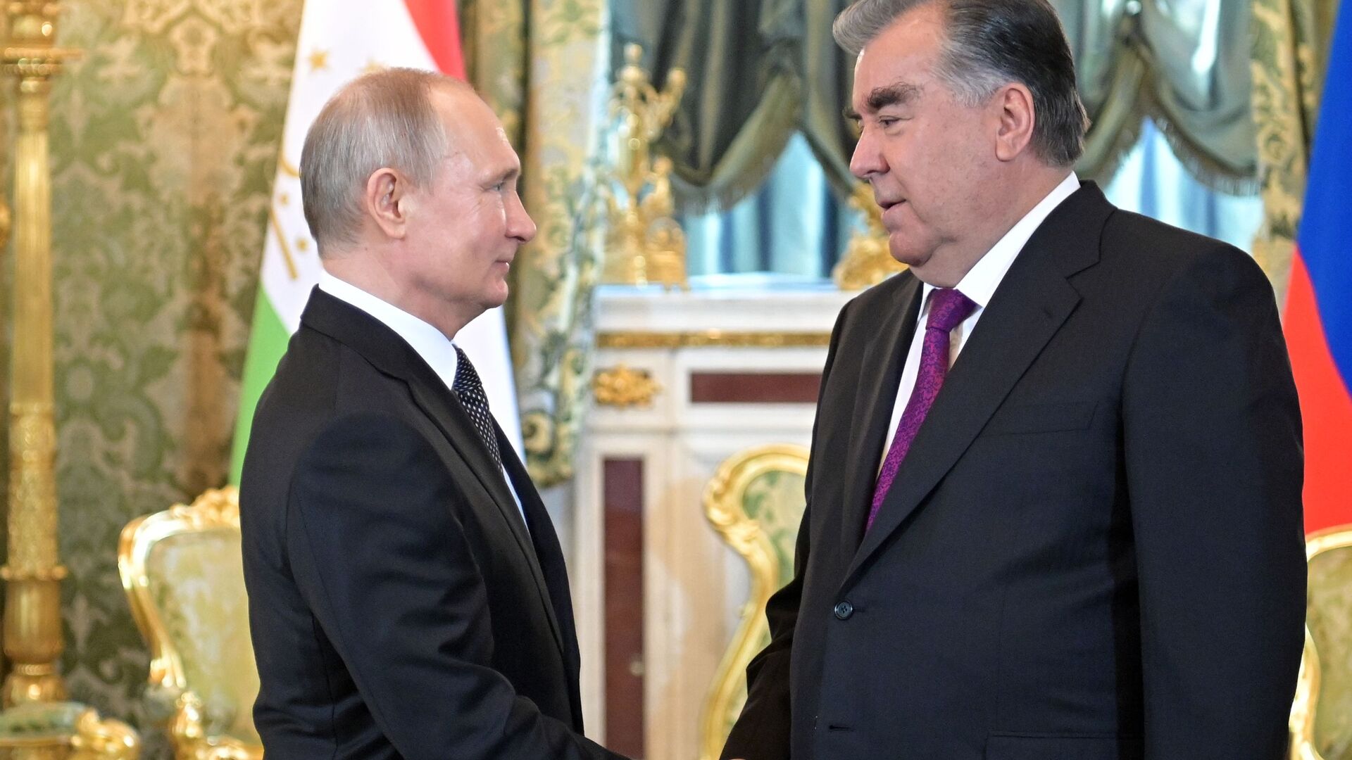Президент РФ В. Путин встретился с президентом Таджикистана Э. Рахмон - Sputnik Таджикистан, 1920, 24.04.2021