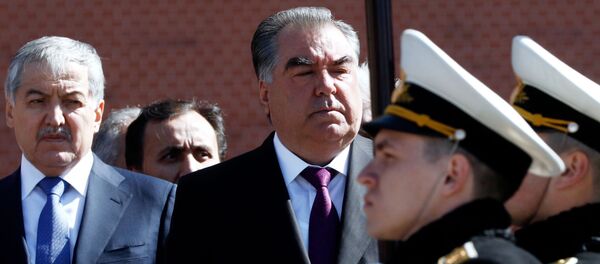 Президент Таджикистана Э. Рахмон возложил цветы к Могиле Неизвестного Солдата в Москве - Sputnik Тоҷикистон