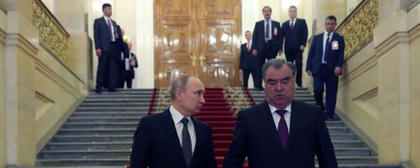 Президент РФ В. Путин встретился с президентом Таджикистана Э. Рахмон Президент РФ В. Путин встретился с президентом Таджикистана Э. Рахмон - Sputnik Тоҷикистон
