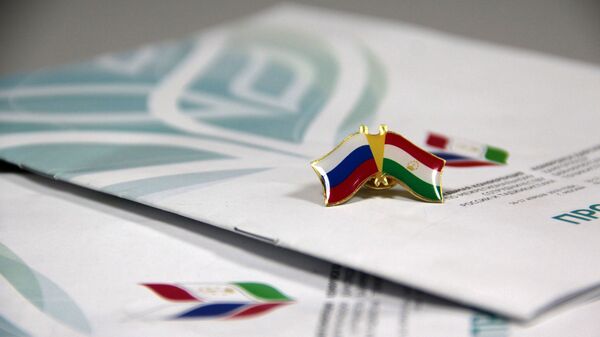Значок Седьмой конференции по межрегиональному сотрудничеству России и Таджикистана - Sputnik Таджикистан