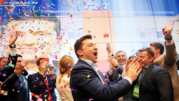 Зеленский побеждает во II туре выборов президента Украины  - Sputnik Таджикистан