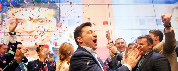 Зеленский побеждает во II туре выборов президента Украины  - Sputnik Тоҷикистон