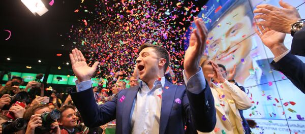 Кандидат в президенты от партии Слуга народа Владимир Зеленский Кандидат в президенты от партии Слуга народа Владимир Зеленский - Sputnik Таджикистан