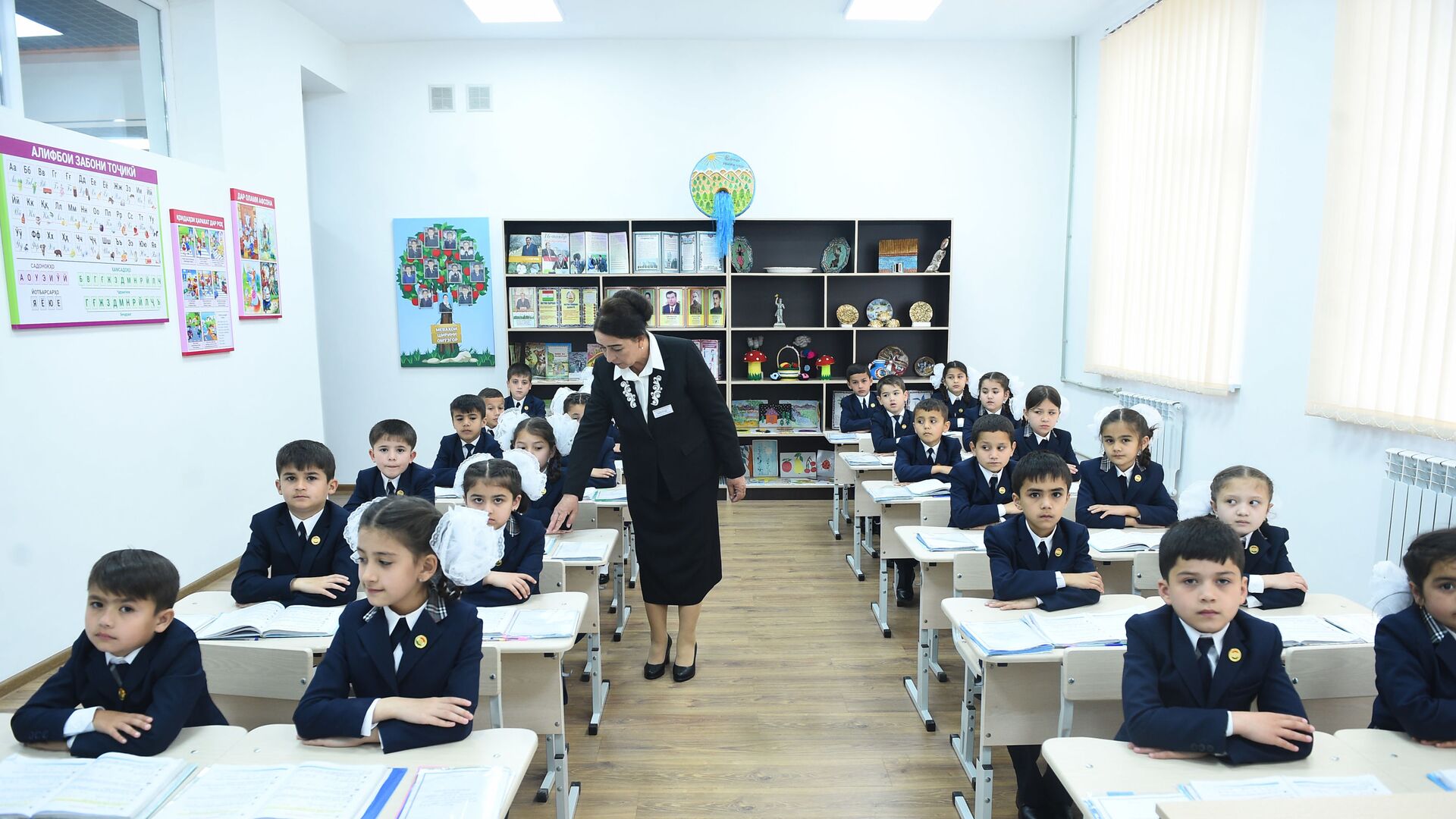 Новая школа в Душанбе - Sputnik Таджикистан, 1920, 15.07.2021