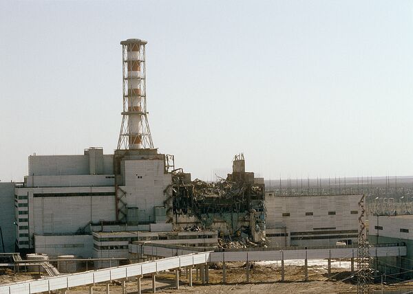  Вид на Чернобыльскую АЭС со стороны четвертого реактора, 1986 год - Sputnik Тоҷикистон