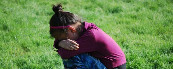 Девочка плачет, архивное фото - Sputnik Тоҷикистон