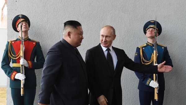 Президент РФ Владимир Путин встретился с лидером КНДР Ким Чен Ыном - Sputnik Таджикистан