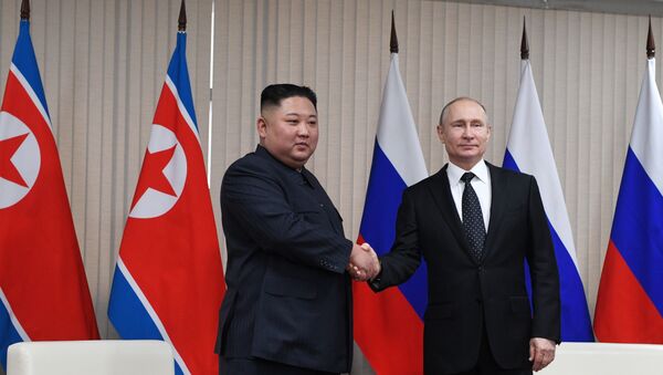 Президент РФ Владимир Путин встретился с лидером КНДР Ким Чен Ыном - Sputnik Таджикистан