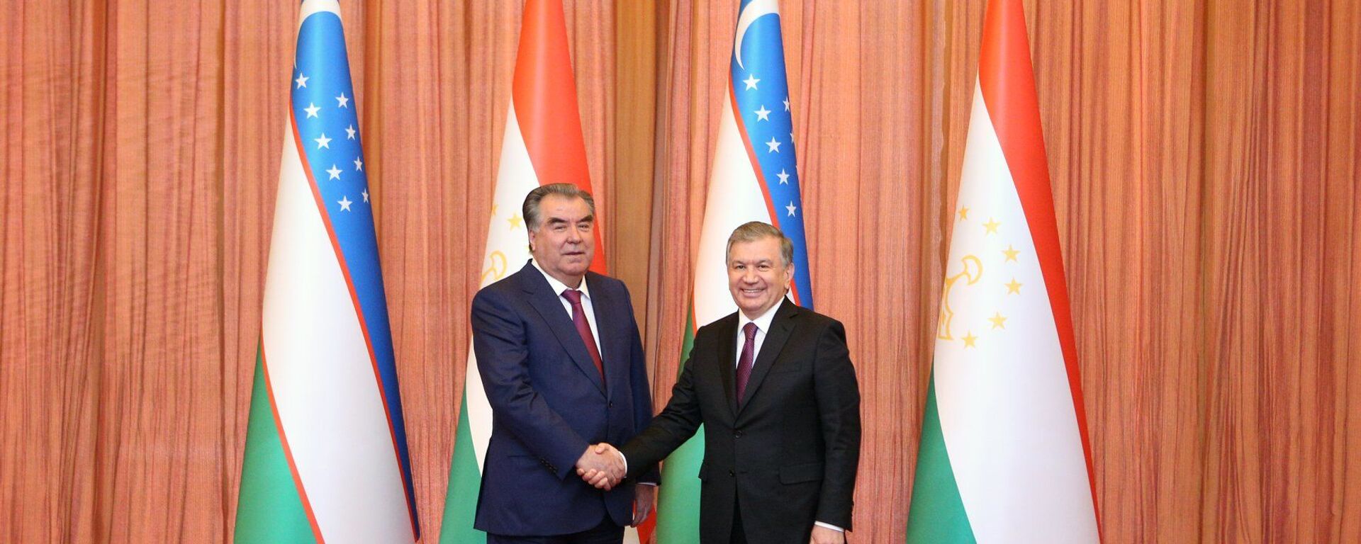 Президент Эмомали Рахмон и президент Узбекистана Шавкат Мирзиеев - Sputnik Таджикистан, 1920, 14.05.2021