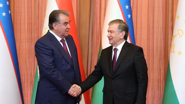 Встреча президентов Таджикистана и Узбекистана Эмомали Рахмона и Шавката Мирзиёева в Пекине - Sputnik Таджикистан