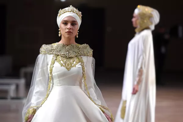 Участницы модного показа «RUSSIA-OIC FASHIONWAY 2019» в рамках XI Международного экономического саммита Россия — Исламский мир: KazanSummit Участницы модного показа «RUSSIA-OIC FASHIONWAY 2019» в рамках XI Международного экономического саммита Россия — Исламский мир: KazanSummit - Sputnik Тоҷикистон