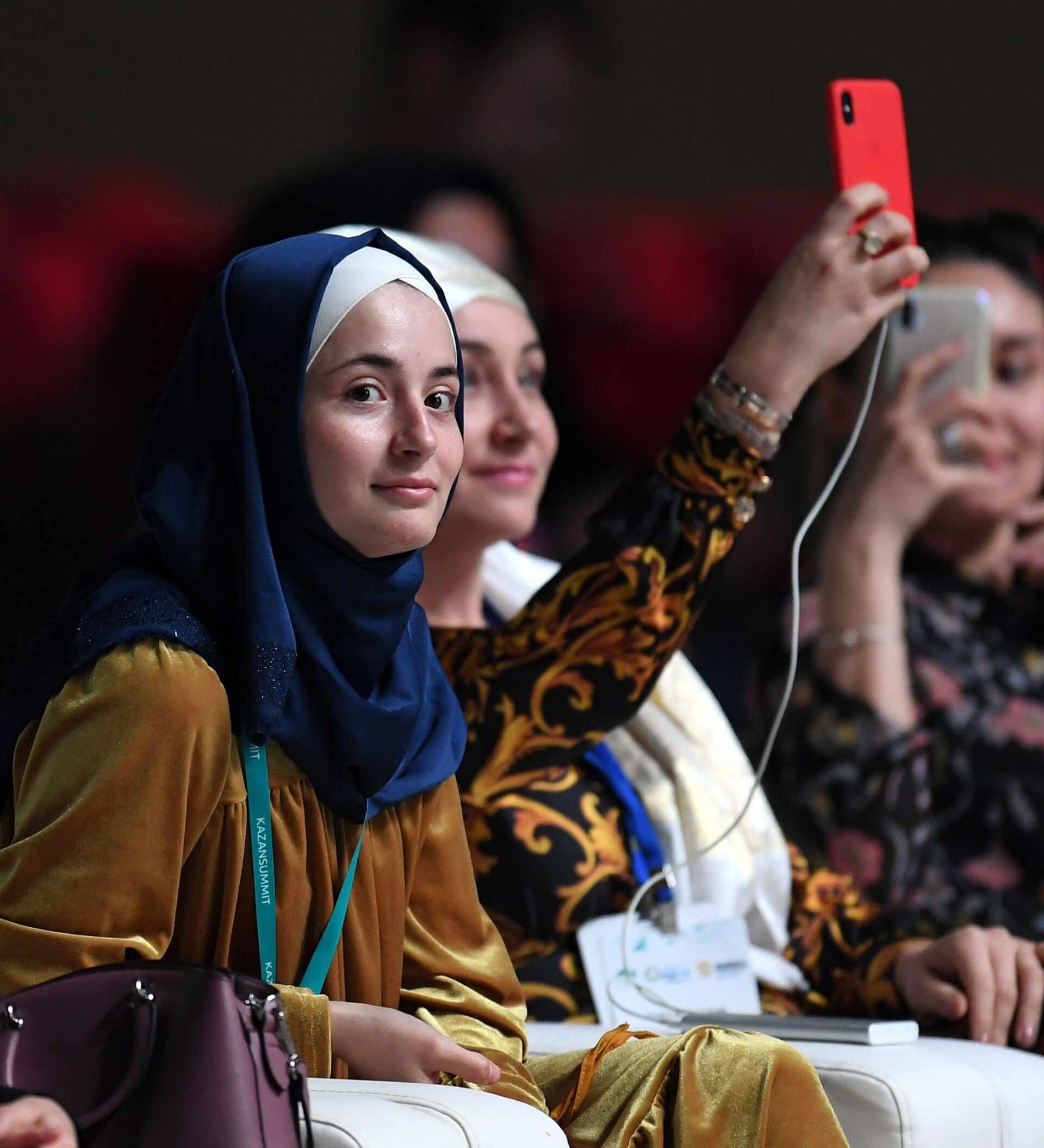 Мусульманская зовут. Хиджаб в Таджикистане 2020. Покрытая мусульманка. Женщины в хиджабе в Таджикистане.