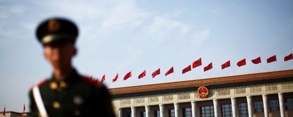 Полицейский на площади Тяньаньмэнь в Пекине, архивное фото - Sputnik Тоҷикистон