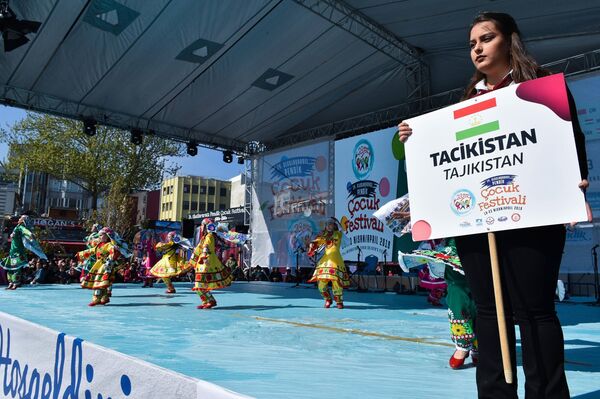 Зебо дар Туркия ҳунарнамоӣ кард - Sputnik Тоҷикистон