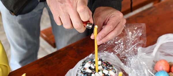 Освящение куличей перед Пасхой в храме в Душанбе Освящение куличей перед Пасхой в храме в Душанбе - Sputnik Таджикистан