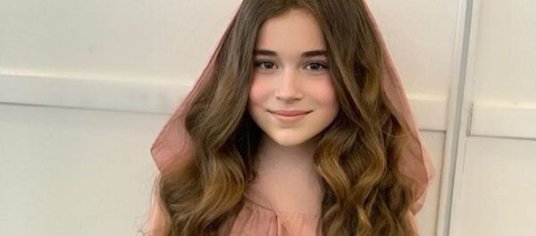 Дочь российской певицы Алсу Микелла Абрамова Дочь российской певицы Алсу Микелла Абрамова - Sputnik Таджикистан