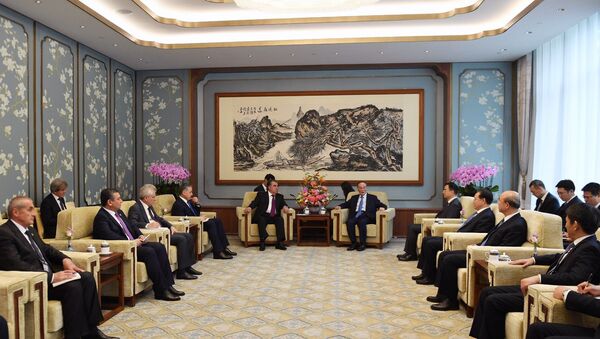 Президент Таджикистана Эмомали Рахмон встретился с  заместителем Председателя Китайской Народной Республики Ван Цишанем. - Sputnik Таджикистан
