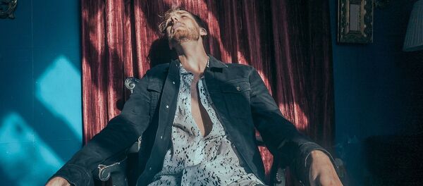 Молодой человек Молодой человек - Sputnik Таджикистан