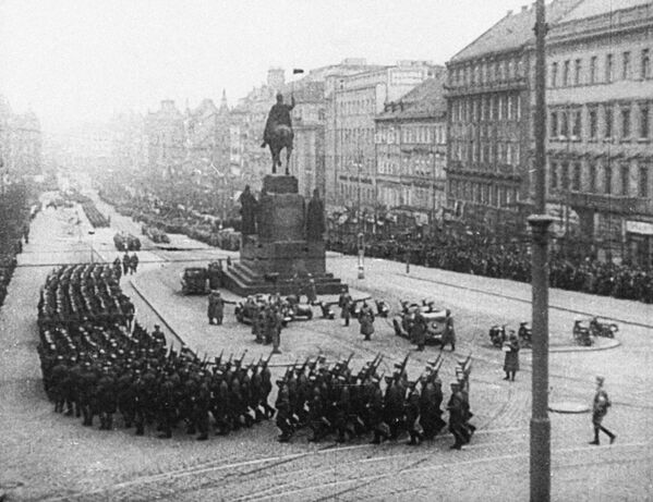 Гитлеровские войска на Вацлавской площади Праги, 1939 год - Sputnik Таджикистан