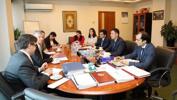 Встреча первого заместителя Нацбанка Таджикистана с послом США в РТ  - Sputnik Тоҷикистон