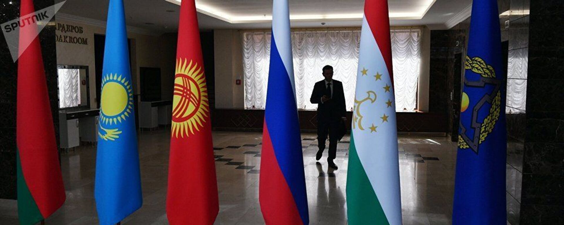 Флаги стран ОДКБ. Архивное фото - Sputnik Таджикистан, 1920, 19.05.2021