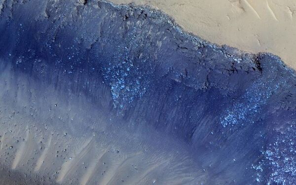 Крутые склоны Cerberus Fossae на Марсе - Sputnik Таджикистан