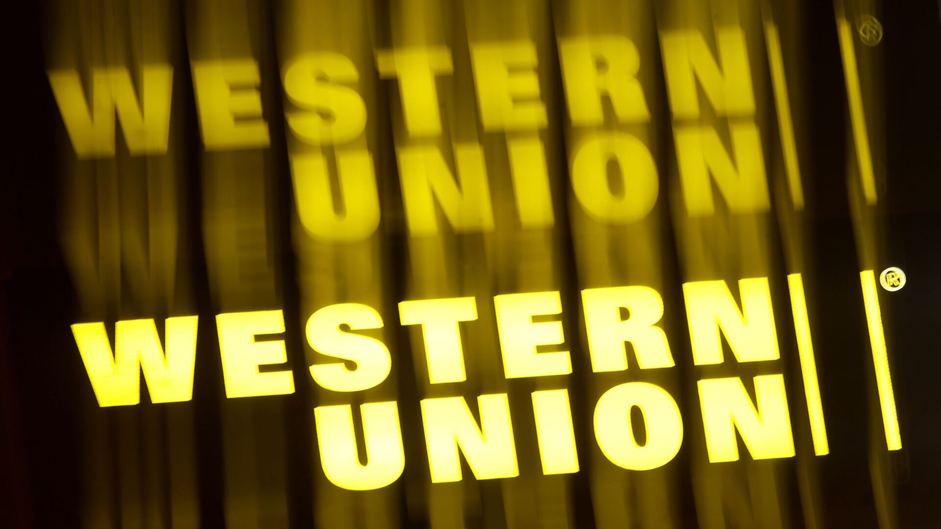 Вывеска с названием Western Union, архивное фото - Sputnik Тоҷикистон, 1920, 04.10.2022